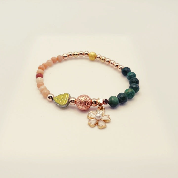 Das Blumen- und Blattarmband