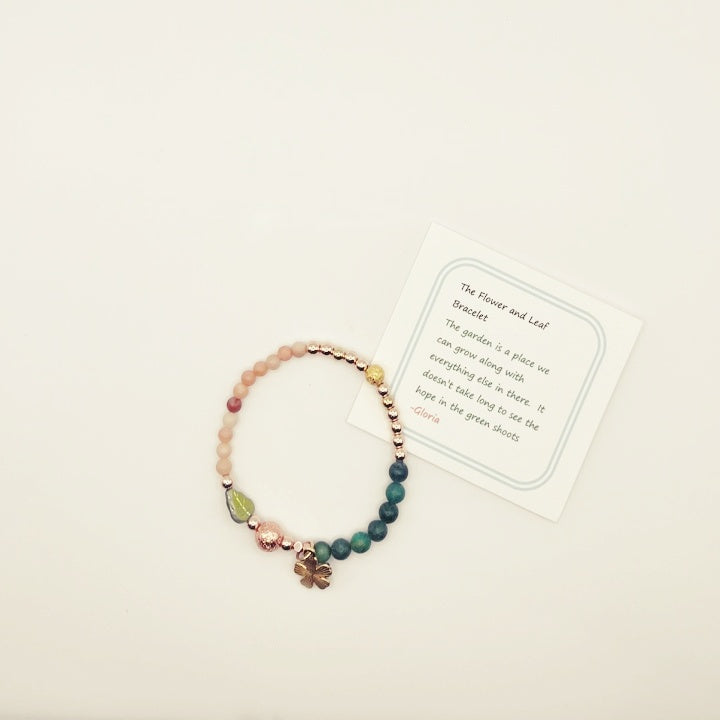 Das Blumen- und Blattarmband