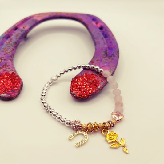 Le bracelet porte-bonheur à la rose jaune